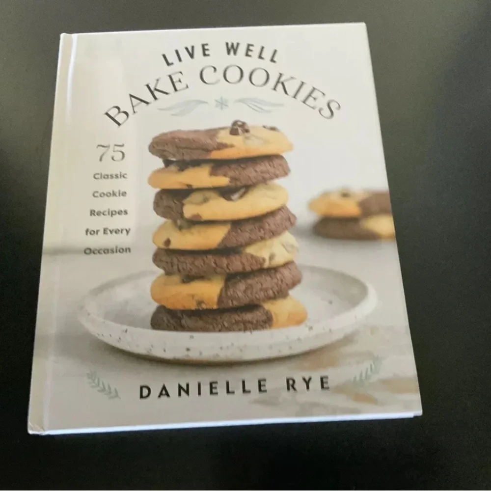 Live Well Bake Cookies Cookbook; 75 classic recipes